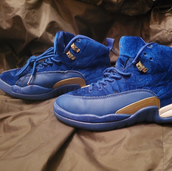 Air Jordan 12 Michigan - Picture 12 of 13